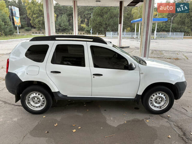 Белый Рено Дастер, объемом двигателя 1.6 л и пробегом 72 тыс. км за 7850 $, фото 12 на Automoto.ua