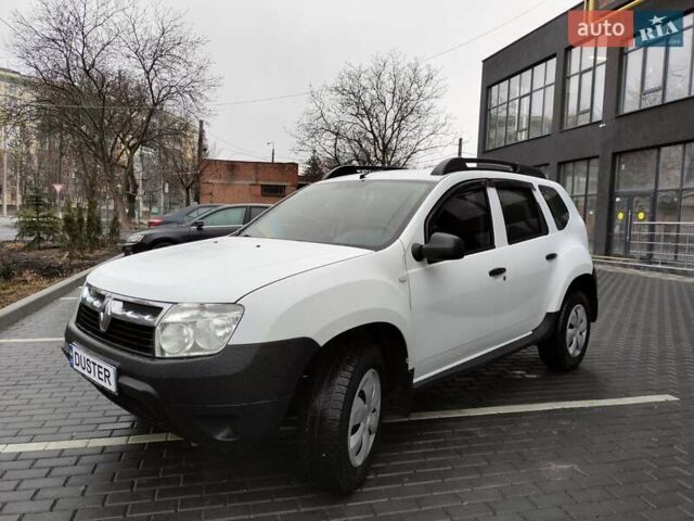 Белый Рено Дастер, объемом двигателя 1.6 л и пробегом 194 тыс. км за 7900 $, фото 1 на Automoto.ua