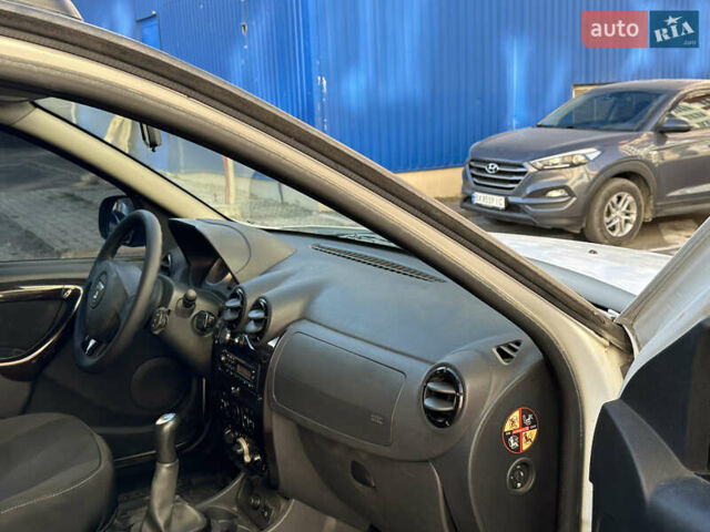 Білий Рено Дастер, об'ємом двигуна 1.6 л та пробігом 115 тис. км за 8600 $, фото 10 на Automoto.ua