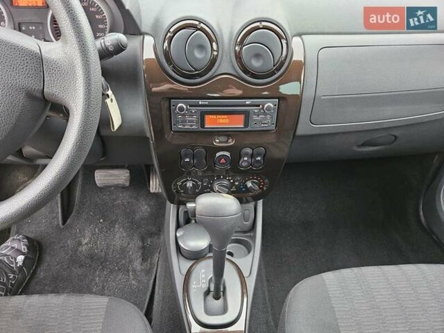 Белый Рено Дастер, объемом двигателя 2 л и пробегом 186 тыс. км за 9800 $, фото 13 на Automoto.ua