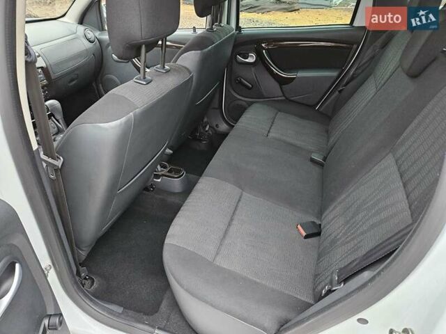 Белый Рено Дастер, объемом двигателя 2 л и пробегом 186 тыс. км за 9800 $, фото 11 на Automoto.ua