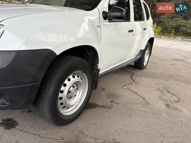 Белый Рено Дастер, объемом двигателя 1.6 л и пробегом 72 тыс. км за 7850 $, фото 19 на Automoto.ua
