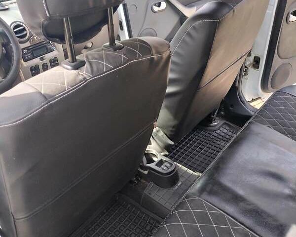Белый Рено Дастер, объемом двигателя 1.46 л и пробегом 154 тыс. км за 9800 $, фото 15 на Automoto.ua