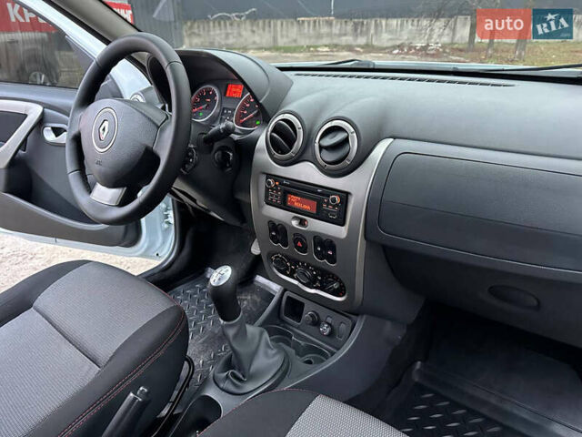 Белый Рено Дастер, объемом двигателя 1.6 л и пробегом 138 тыс. км за 8499 $, фото 21 на Automoto.ua