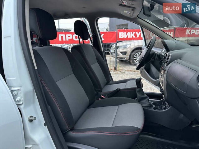 Белый Рено Дастер, объемом двигателя 1.6 л и пробегом 138 тыс. км за 8499 $, фото 23 на Automoto.ua