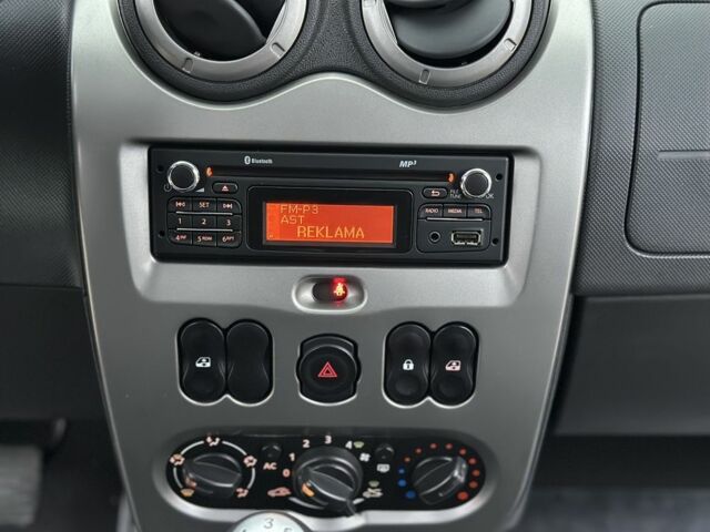 Белый Рено Дастер, объемом двигателя 1.6 л и пробегом 136 тыс. км за 8500 $, фото 15 на Automoto.ua