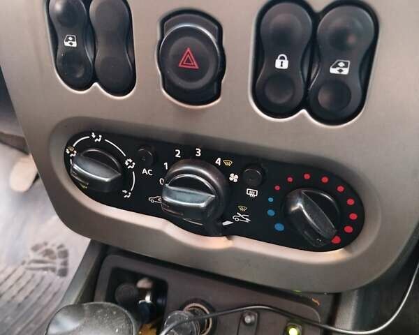 Білий Рено Дастер, об'ємом двигуна 1.5 л та пробігом 189 тис. км за 10300 $, фото 10 на Automoto.ua