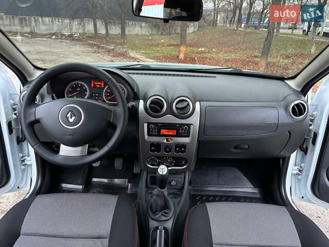 Белый Рено Дастер, объемом двигателя 1.6 л и пробегом 138 тыс. км за 8499 $, фото 25 на Automoto.ua