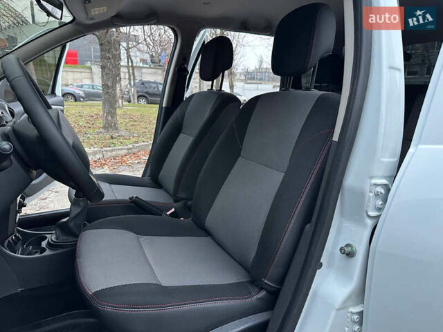 Белый Рено Дастер, объемом двигателя 1.6 л и пробегом 138 тыс. км за 8499 $, фото 15 на Automoto.ua
