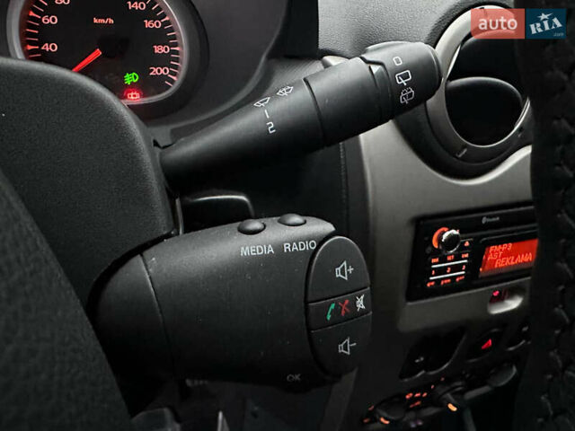 Белый Рено Дастер, объемом двигателя 1.6 л и пробегом 138 тыс. км за 8499 $, фото 31 на Automoto.ua