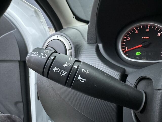 Белый Рено Дастер, объемом двигателя 1.6 л и пробегом 136 тыс. км за 8500 $, фото 19 на Automoto.ua