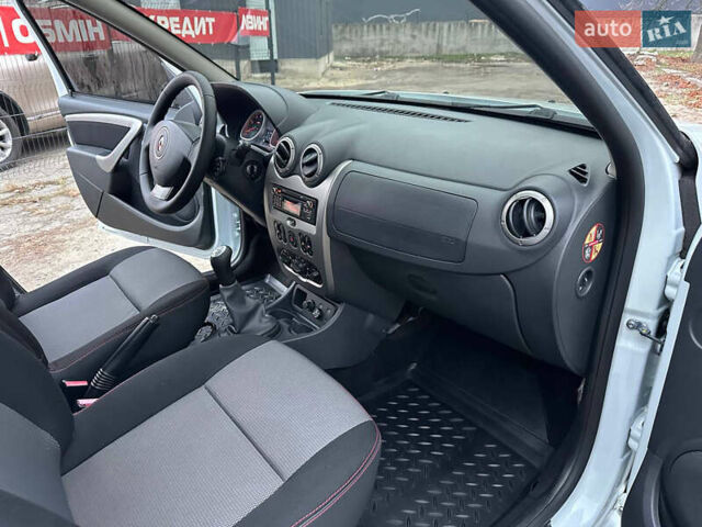 Белый Рено Дастер, объемом двигателя 1.6 л и пробегом 138 тыс. км за 8499 $, фото 20 на Automoto.ua