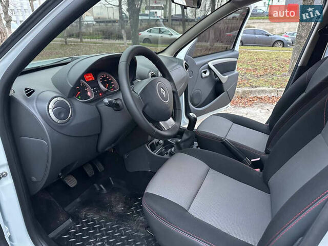 Белый Рено Дастер, объемом двигателя 1.6 л и пробегом 138 тыс. км за 8499 $, фото 13 на Automoto.ua