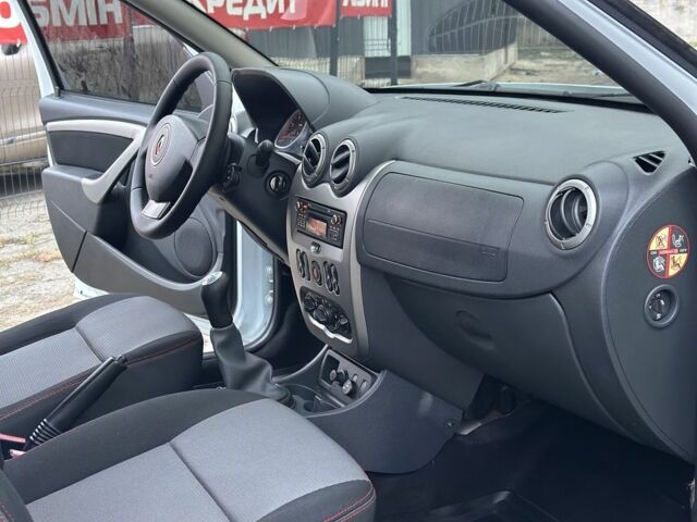 Белый Рено Дастер, объемом двигателя 1.6 л и пробегом 136 тыс. км за 8500 $, фото 10 на Automoto.ua