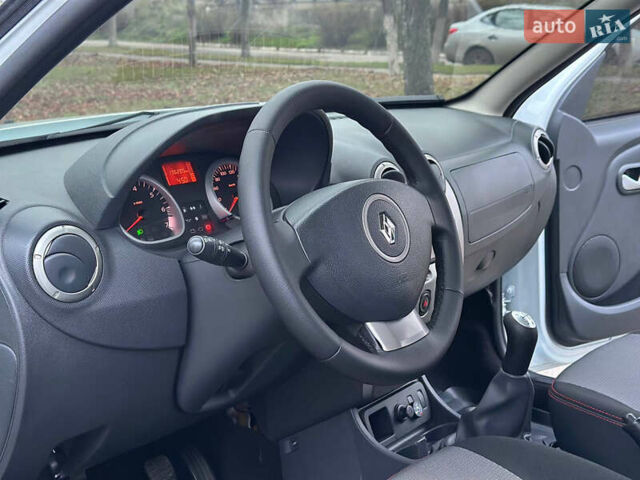 Белый Рено Дастер, объемом двигателя 1.6 л и пробегом 138 тыс. км за 8499 $, фото 11 на Automoto.ua