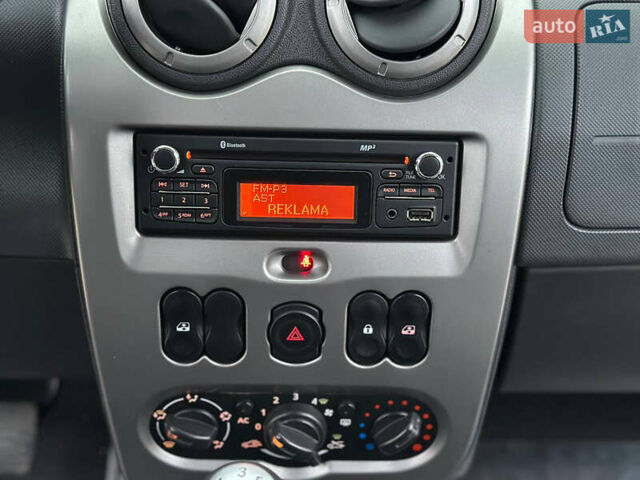 Белый Рено Дастер, объемом двигателя 1.6 л и пробегом 138 тыс. км за 8499 $, фото 28 на Automoto.ua