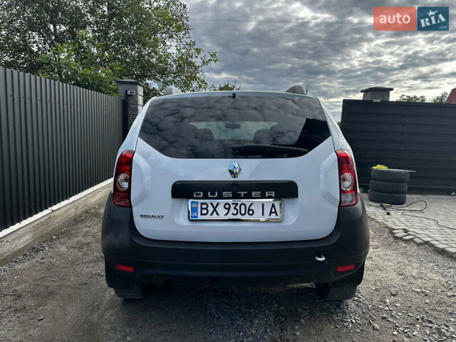 Белый Рено Дастер, объемом двигателя 1.6 л и пробегом 80 тыс. км за 7600 $, фото 4 на Automoto.ua