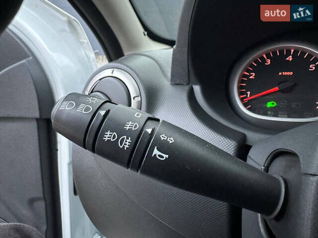 Белый Рено Дастер, объемом двигателя 1.6 л и пробегом 138 тыс. км за 8499 $, фото 32 на Automoto.ua