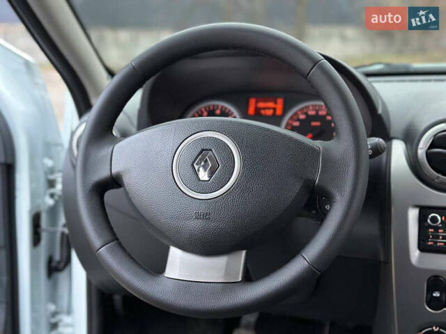 Белый Рено Дастер, объемом двигателя 1.6 л и пробегом 138 тыс. км за 8499 $, фото 26 на Automoto.ua
