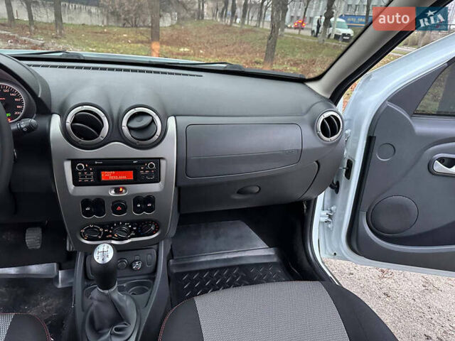 Белый Рено Дастер, объемом двигателя 1.6 л и пробегом 138 тыс. км за 8499 $, фото 24 на Automoto.ua