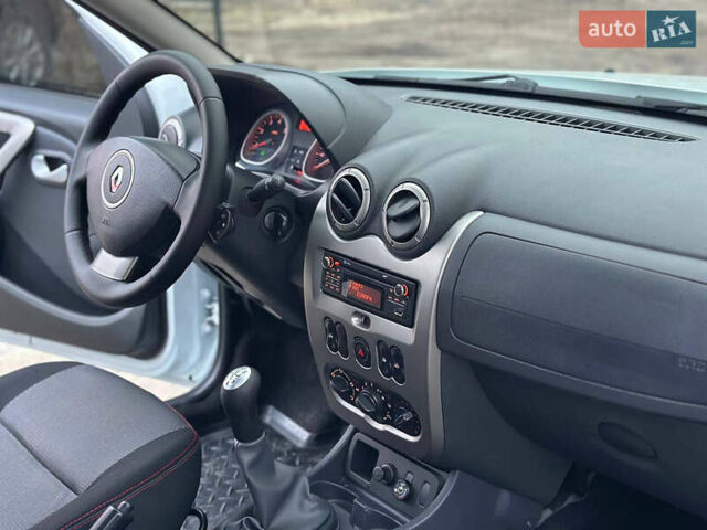 Белый Рено Дастер, объемом двигателя 1.6 л и пробегом 138 тыс. км за 8499 $, фото 19 на Automoto.ua