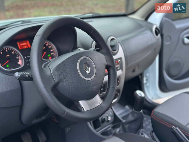 Белый Рено Дастер, объемом двигателя 1.6 л и пробегом 138 тыс. км за 8499 $, фото 12 на Automoto.ua