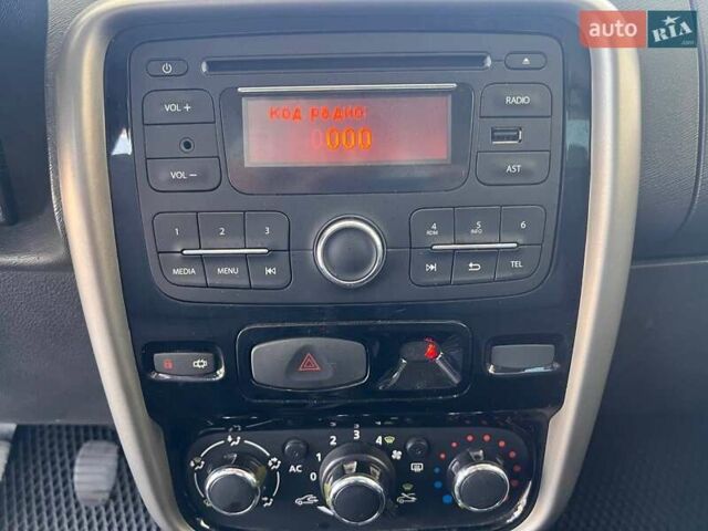 Белый Рено Дастер, объемом двигателя 2 л и пробегом 93 тыс. км за 9600 $, фото 16 на Automoto.ua