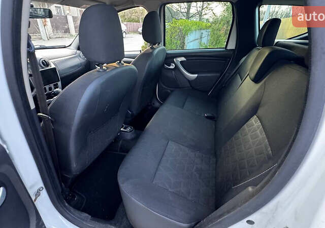 Білий Рено Дастер, об'ємом двигуна 1.6 л та пробігом 125 тис. км за 9999 $, фото 11 на Automoto.ua