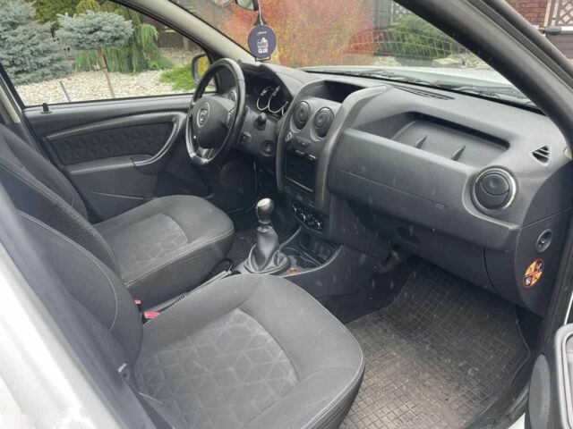 Белый Рено Дастер, объемом двигателя 1.5 л и пробегом 160 тыс. км за 8600 $, фото 5 на Automoto.ua