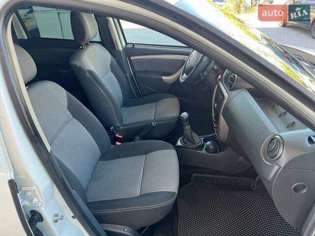 Белый Рено Дастер, объемом двигателя 2 л и пробегом 93 тыс. км за 9600 $, фото 20 на Automoto.ua