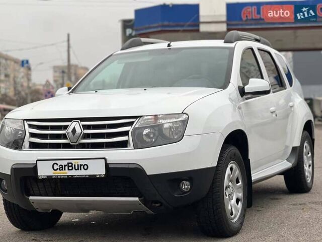 Белый Рено Дастер, объемом двигателя 2 л и пробегом 93 тыс. км за 9600 $, фото 5 на Automoto.ua