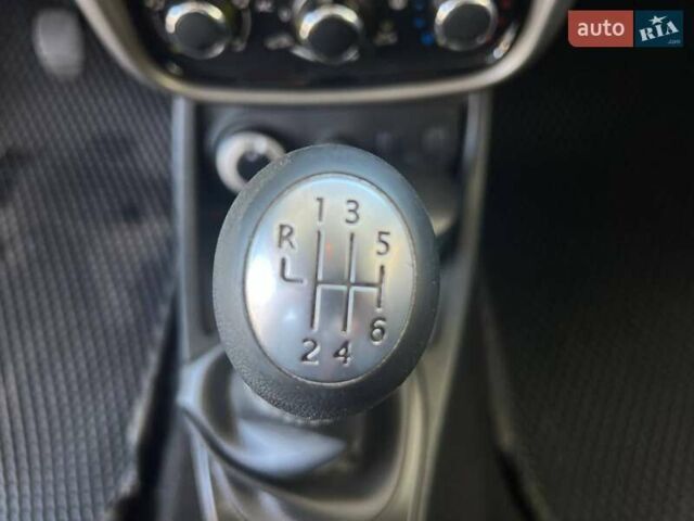 Белый Рено Дастер, объемом двигателя 2 л и пробегом 93 тыс. км за 9600 $, фото 17 на Automoto.ua