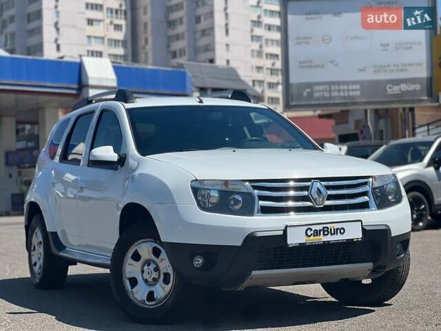Белый Рено Дастер, объемом двигателя 2 л и пробегом 93 тыс. км за 9600 $, фото 2 на Automoto.ua