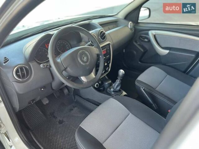 Белый Рено Дастер, объемом двигателя 2 л и пробегом 93 тыс. км за 9600 $, фото 12 на Automoto.ua