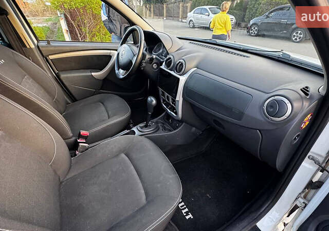Белый Рено Дастер, объемом двигателя 1.6 л и пробегом 125 тыс. км за 9999 $, фото 16 на Automoto.ua