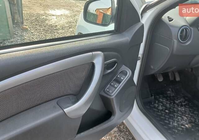 Білий Рено Дастер, об'ємом двигуна 1.46 л та пробігом 148 тис. км за 9200 $, фото 6 на Automoto.ua