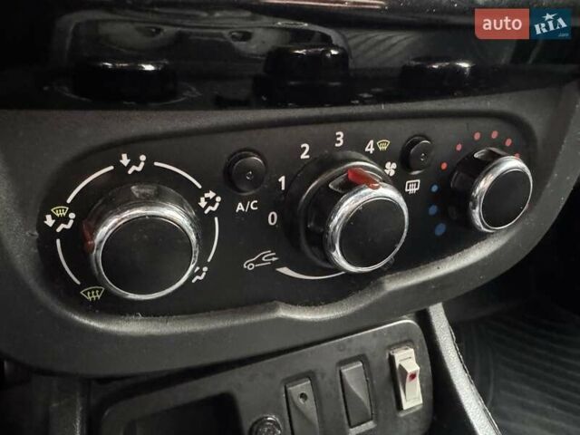 Білий Рено Дастер, об'ємом двигуна 1.6 л та пробігом 227 тис. км за 8790 $, фото 21 на Automoto.ua