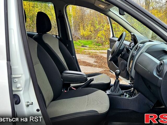 Білий Рено Дастер, об'ємом двигуна 1.5 л та пробігом 74 тис. км за 10300 $, фото 6 на Automoto.ua