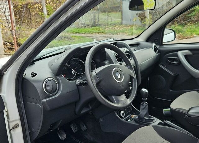 Білий Рено Дастер, об'ємом двигуна 1.5 л та пробігом 74 тис. км за 10300 $, фото 14 на Automoto.ua