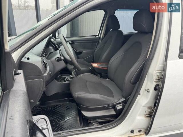 Білий Рено Дастер, об'ємом двигуна 1.6 л та пробігом 227 тис. км за 8790 $, фото 8 на Automoto.ua
