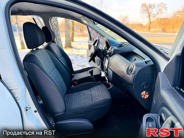 Белый Рено Дастер, объемом двигателя 15 л и пробегом 68 тыс. км за 11700 $, фото 9 на Automoto.ua