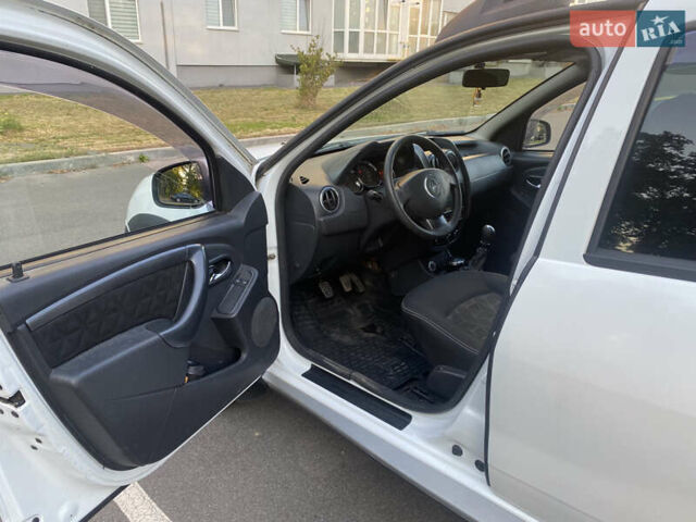 Белый Рено Дастер, объемом двигателя 1.46 л и пробегом 223 тыс. км за 9700 $, фото 8 на Automoto.ua