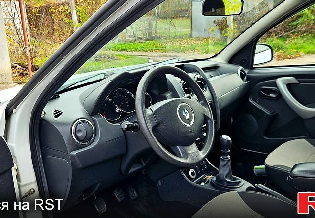 Білий Рено Дастер, об'ємом двигуна 1.5 л та пробігом 74 тис. км за 10300 $, фото 9 на Automoto.ua