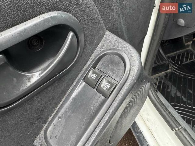 Білий Рено Дастер, об'ємом двигуна 1.6 л та пробігом 227 тис. км за 8790 $, фото 15 на Automoto.ua