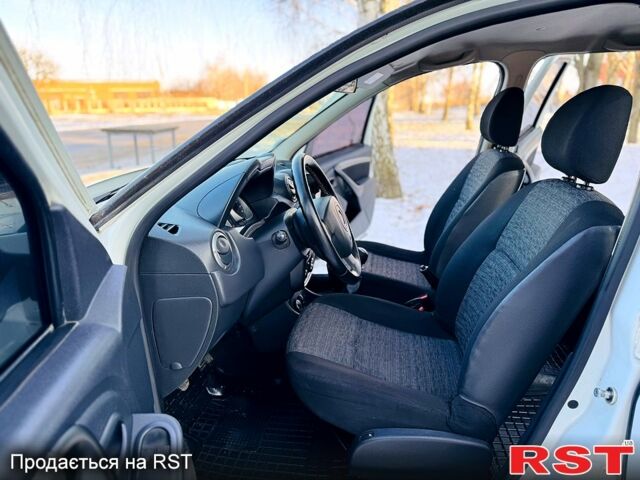 Белый Рено Дастер, объемом двигателя 15 л и пробегом 68 тыс. км за 11700 $, фото 8 на Automoto.ua