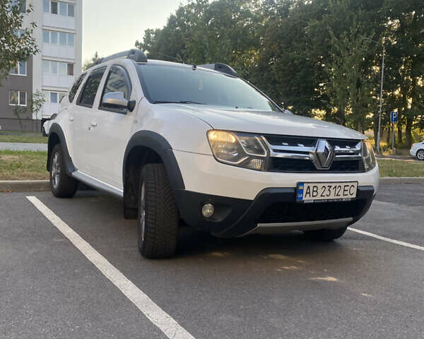 Белый Рено Дастер, объемом двигателя 1.46 л и пробегом 223 тыс. км за 9700 $, фото 2 на Automoto.ua