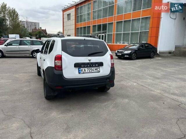 Белый Рено Дастер, объемом двигателя 1.6 л и пробегом 226 тыс. км за 9700 $, фото 3 на Automoto.ua