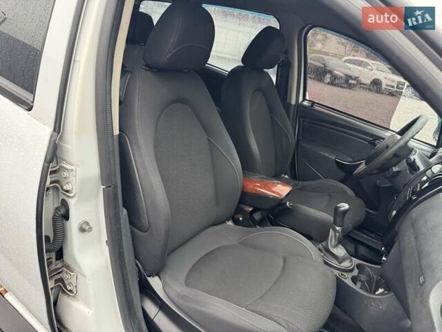 Білий Рено Дастер, об'ємом двигуна 1.6 л та пробігом 227 тис. км за 8790 $, фото 11 на Automoto.ua