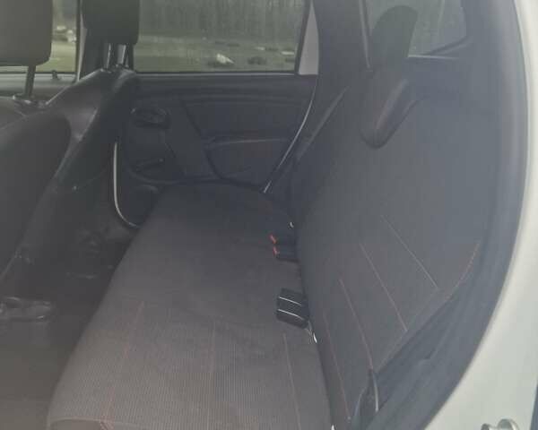 Белый Рено Дастер, объемом двигателя 1.46 л и пробегом 130 тыс. км за 12000 $, фото 11 на Automoto.ua