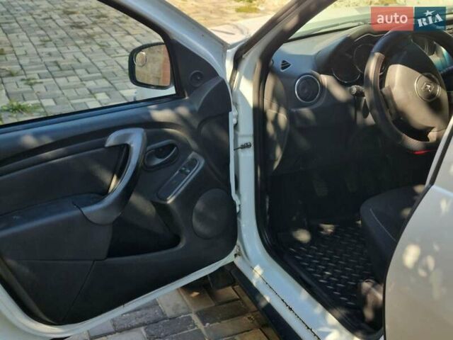 Белый Рено Дастер, объемом двигателя 1.5 л и пробегом 309 тыс. км за 9000 $, фото 11 на Automoto.ua